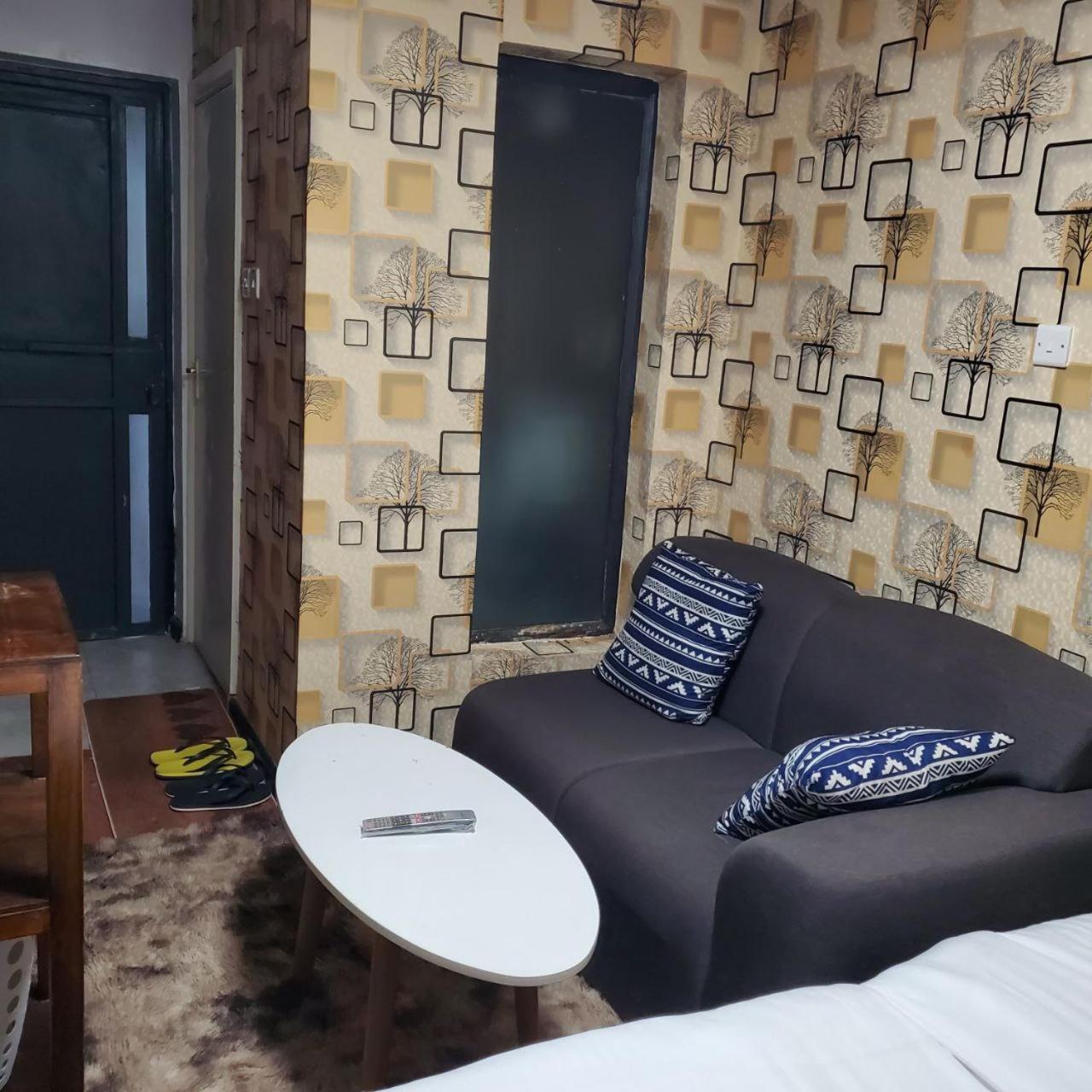 Lovely & Cozy Compact Studio Near Airport With Rooftop View Leilighet Nairobi Eksteriør bilde