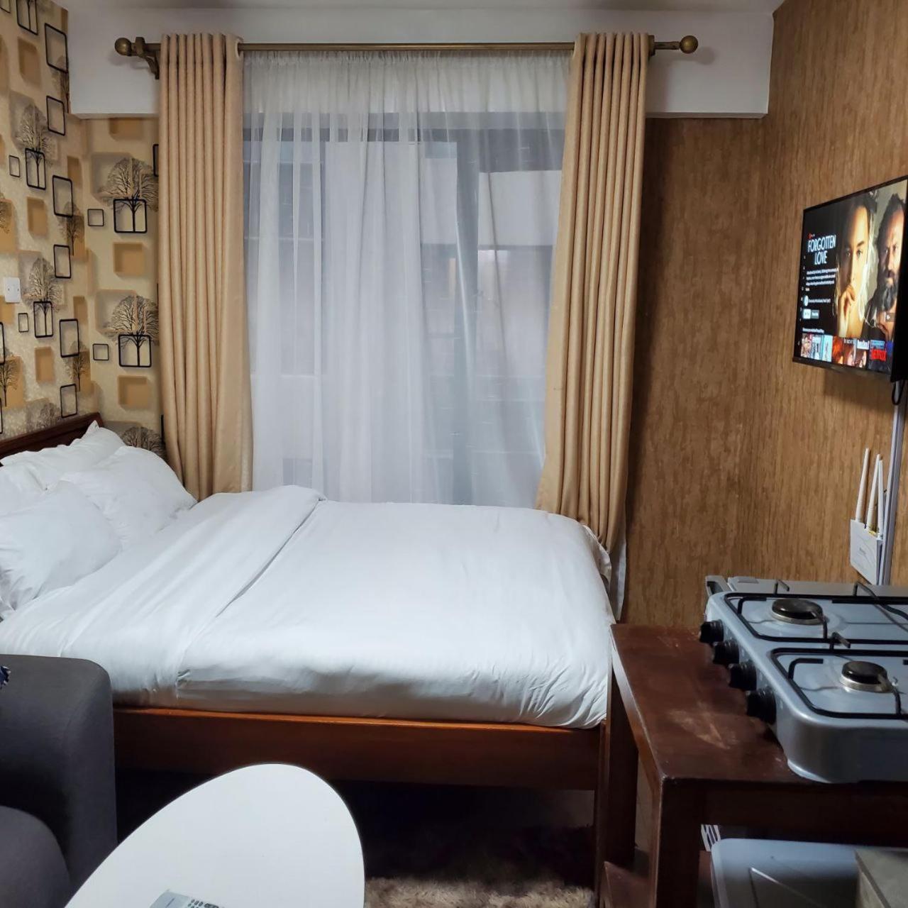 Lovely & Cozy Compact Studio Near Airport With Rooftop View Leilighet Nairobi Eksteriør bilde
