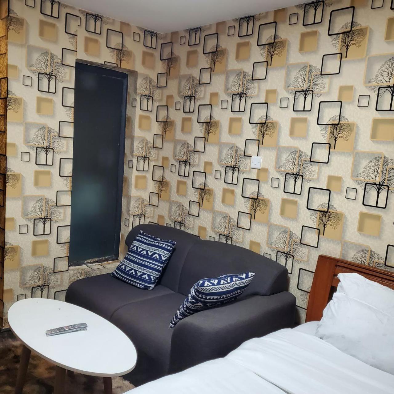 Lovely & Cozy Compact Studio Near Airport With Rooftop View Leilighet Nairobi Eksteriør bilde