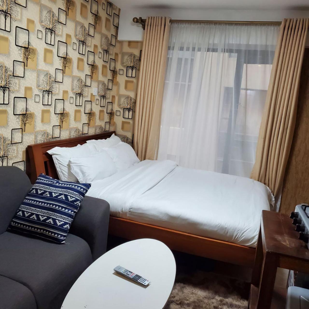 Lovely & Cozy Compact Studio Near Airport With Rooftop View Leilighet Nairobi Eksteriør bilde