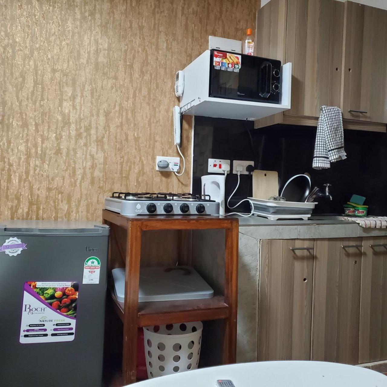 Lovely & Cozy Compact Studio Near Airport With Rooftop View Leilighet Nairobi Eksteriør bilde