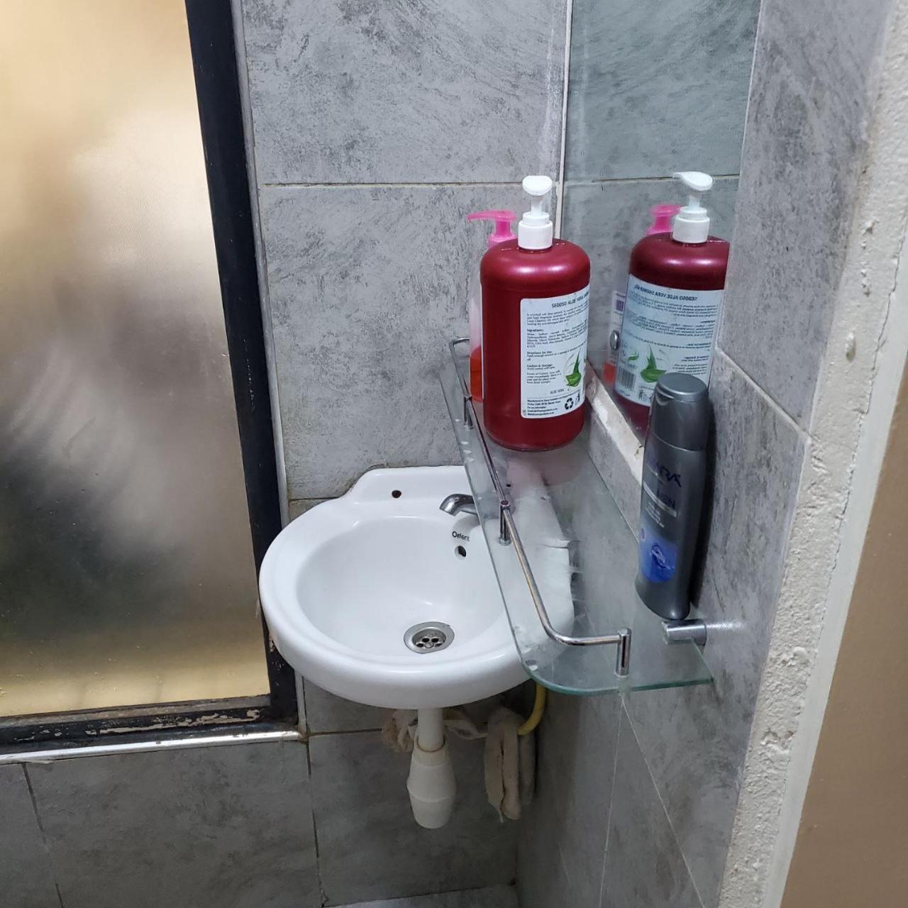 Lovely & Cozy Compact Studio Near Airport With Rooftop View Leilighet Nairobi Eksteriør bilde