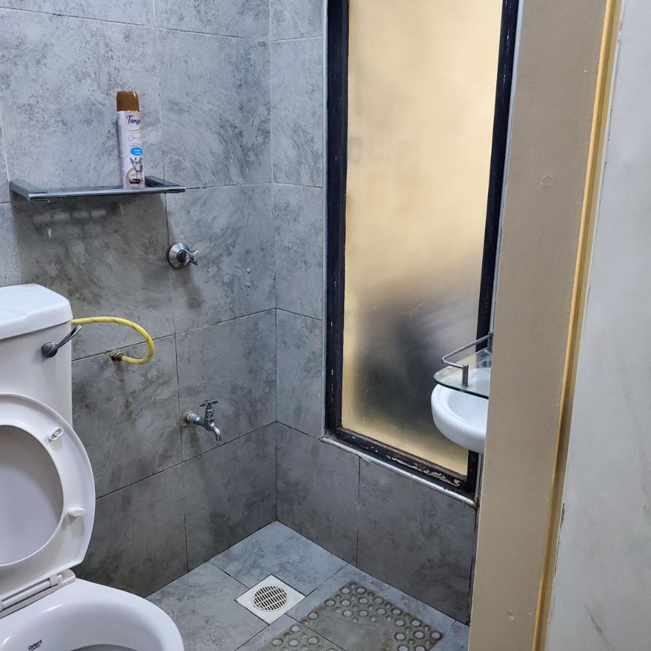 Lovely & Cozy Compact Studio Near Airport With Rooftop View Leilighet Nairobi Eksteriør bilde